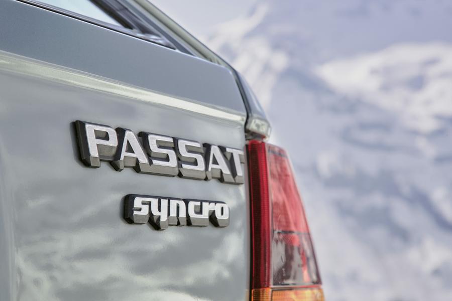 Логотип Volkswagen Passat Variant Syncro 1984 года  (фото 9 из 16)